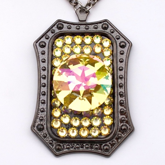 GASOLINE GLAMOUR Jewelry - LIMELIGHT RHINESTONE LEMON ROUND NECKLACE SAMPLE GASOLINE GLAMOUR Jewelry - LIMELIGHT RHINESTONE LEMON ROUND NECKLACE SAMPLE